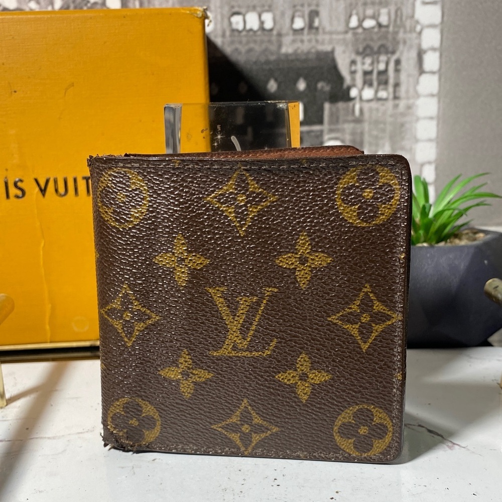 Authentic Louis Vuitton Monogram Marco Wallet - Picture 2 of 15